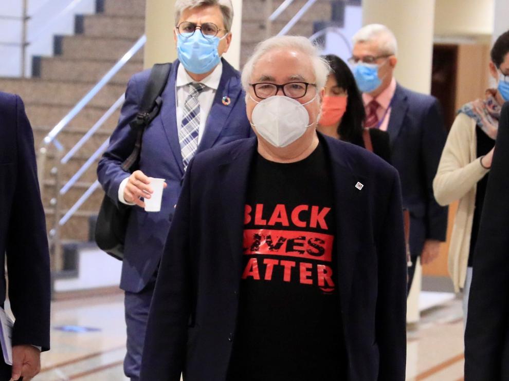 Manuel Castells, este jueves en el Senado, con su camiseta reivindicativa.