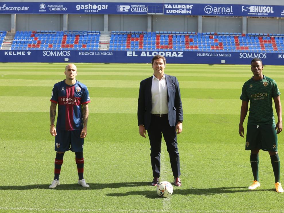 Rubén García, entre Sandro Ramírez e Idrissa Doumbia.