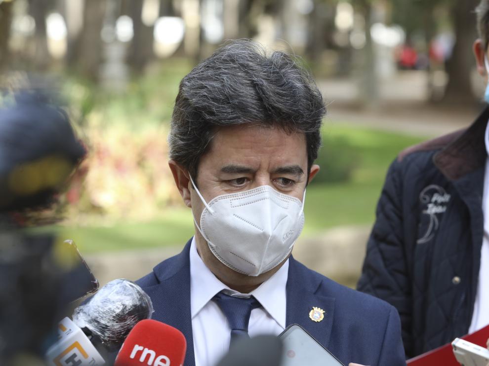 El alcalde de Huesca durante una reciente rueda de prensa.