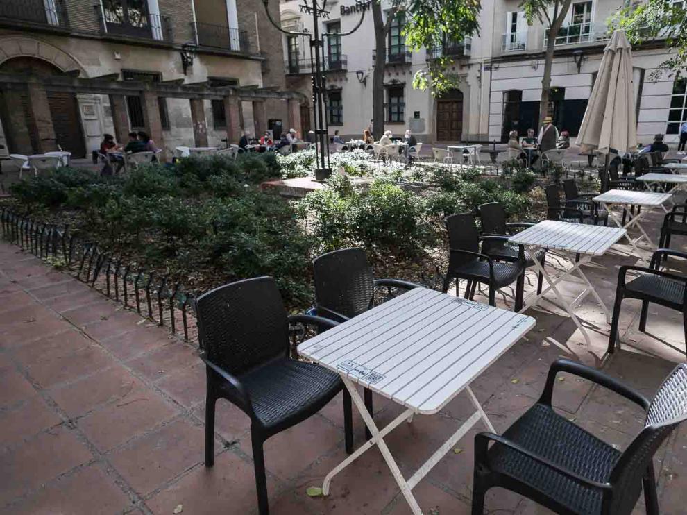Tras el auto del TSJA, el aforo de las terrazas en Zaragoza es del 100% y el del interior de los bares, al 75%. No se pueden utilizar las barras.