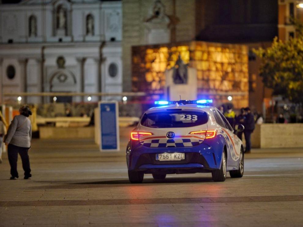 Actuación policial en Zaragoza en el puente del Pilar.