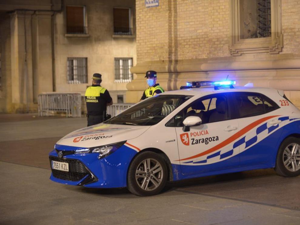 Actuación policial en Zaragoza en el puente del Pilar.