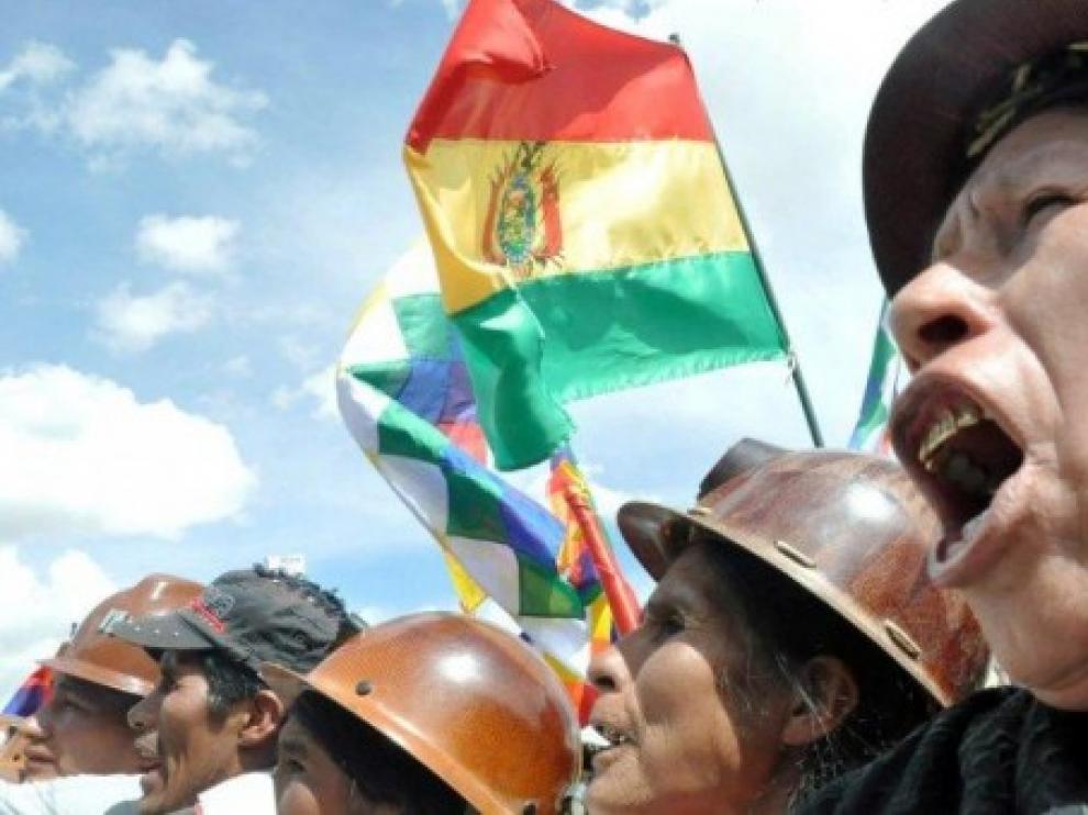 Marcha en Bolivia en su Día de la Descolonización.