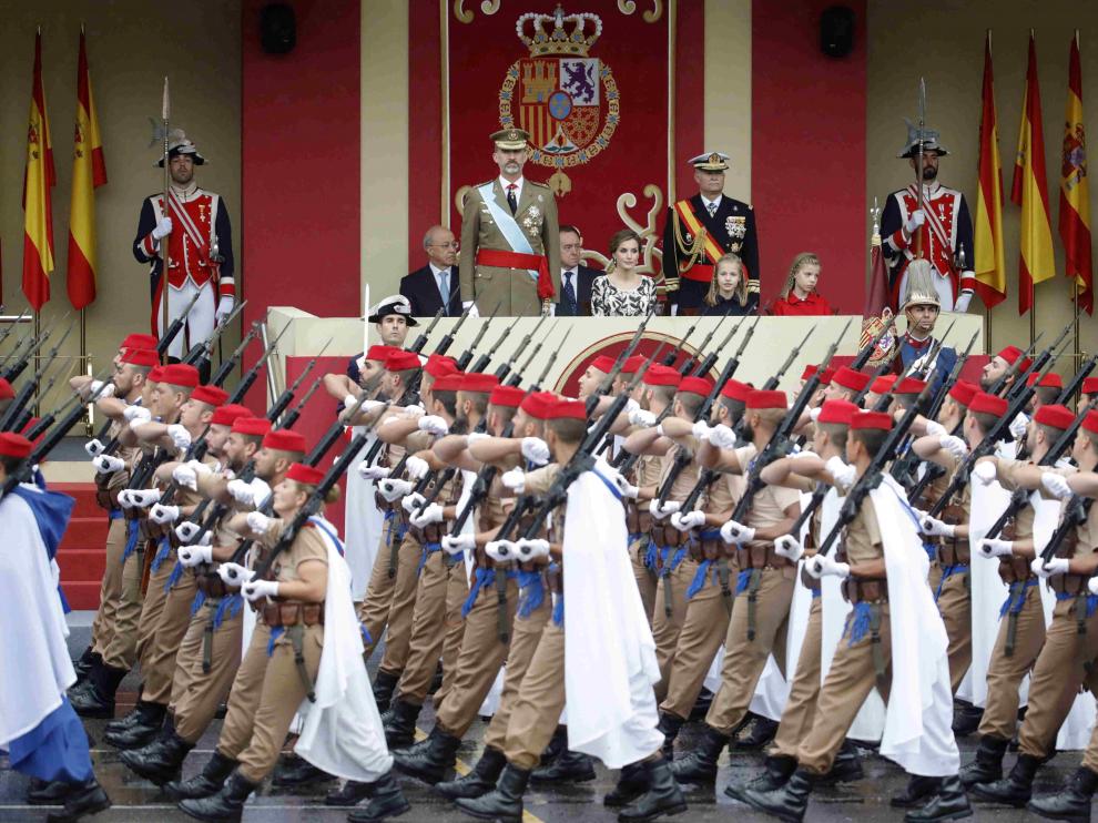 Desfile militar en el Día de la Fiesta Nacional en el que se rinde homenaje a la Bandera y a los que dieron su vida por España.