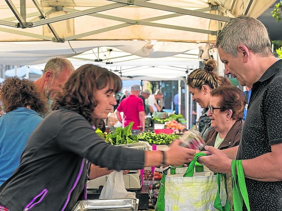 Marta Pérez, en un puesto del mercado agroecológico. UAGA
