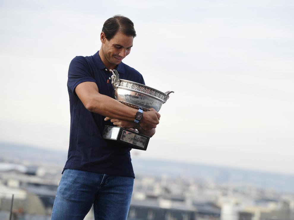 Nadal abrazando su último título conseguido en París