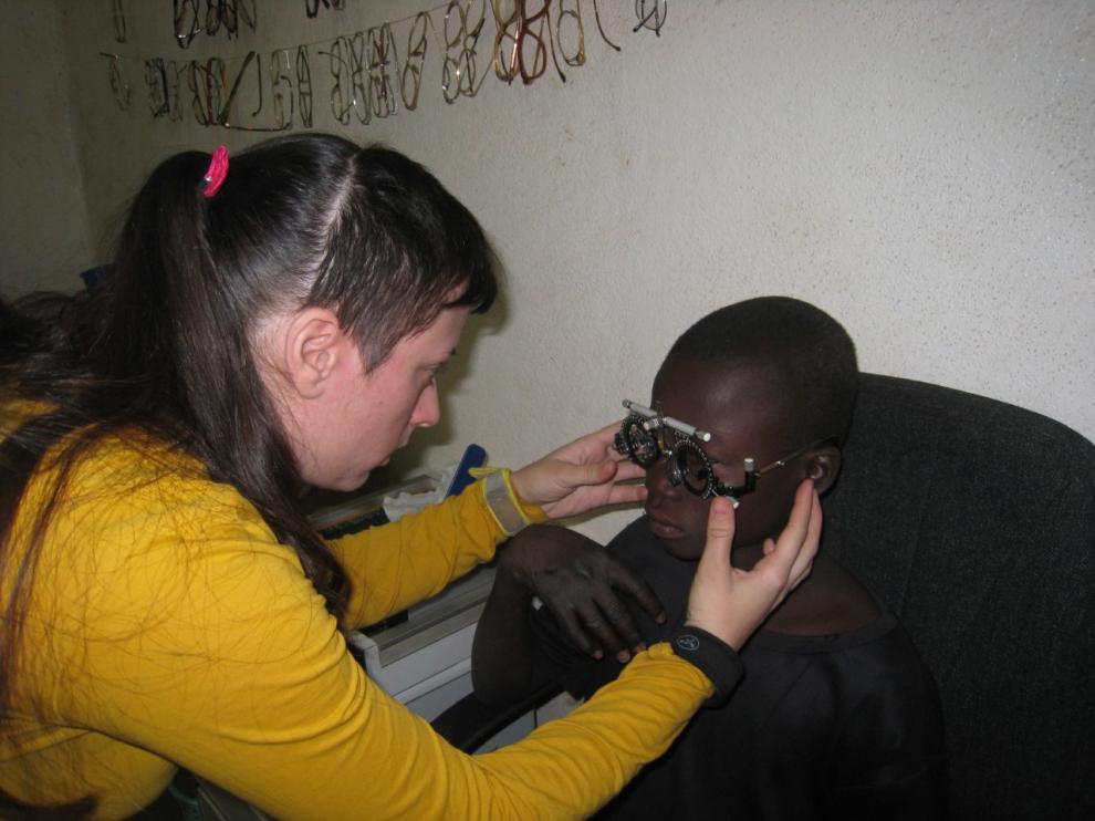 Almudena Bea Martínez, óptica-optometrista zaragozana que viajó a Chad junto a la Fundación Ilumináfrica.