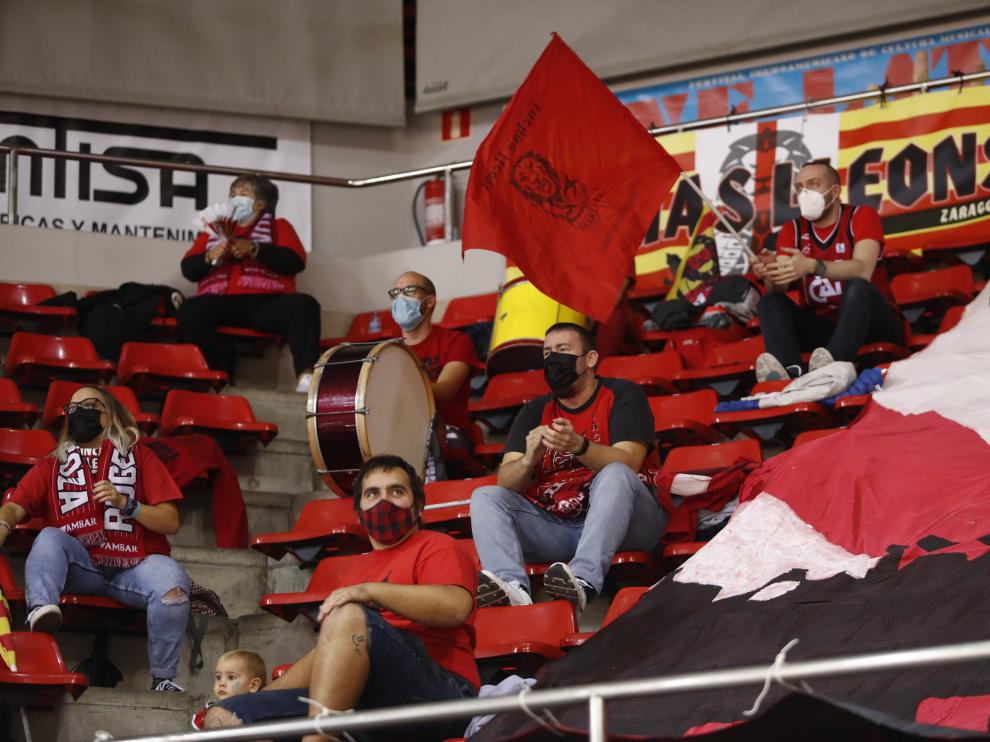 La afición volvió al Príncipe Felipe para apoyar al Casademont Femenino