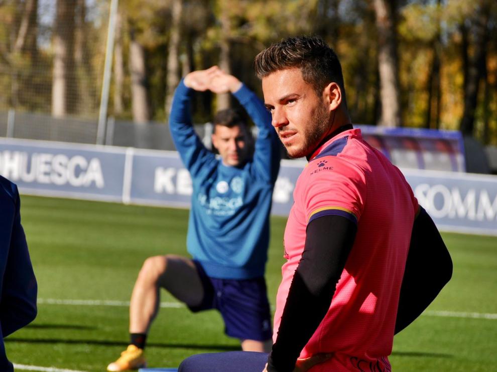 Álvaro Fernández, en el entrenamiento de este viernes en el IES Pirámide.