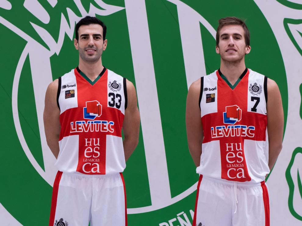 Luis Parejo y Jorge Lafuente, con la segunda equipación.