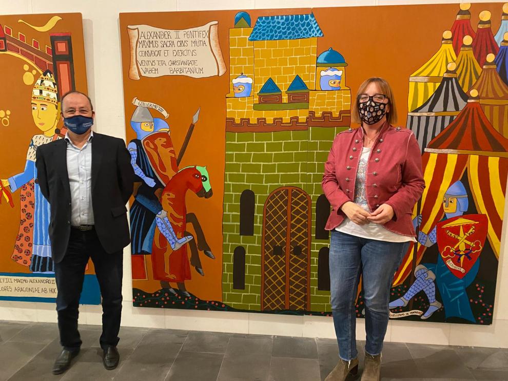José Antonio Pérez, presidente de la Asociación de Empresarios de Barbastro, y Ascen Lardiés, de Tam Tam Comunicación en la exposición en el Museo.