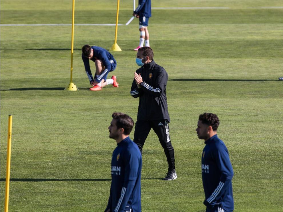Rubén Baraja dirige el entrenamiento de ayer.