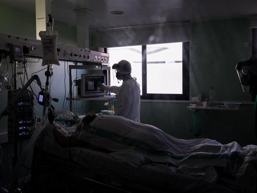 Interior de las unidades de cuidados intensivos del Hospital Clínico de Zaragoza.