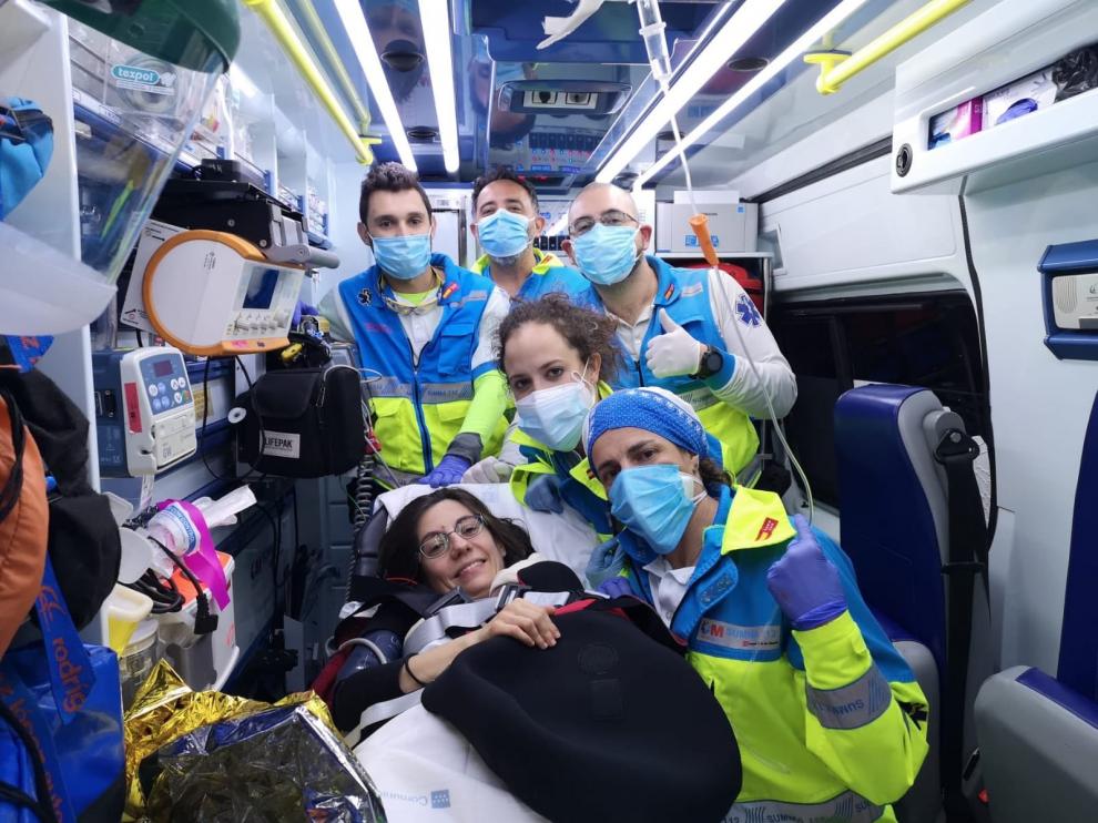 Una historia con final feliz, como refleja la fotografía difundida por el 112 de la Comunidad de Madrid