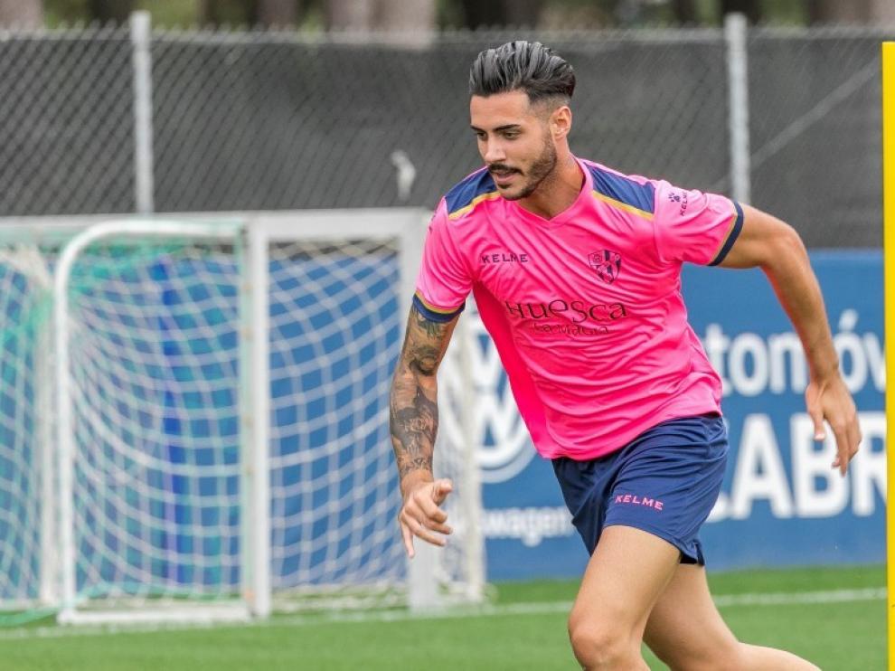 Valera, durante un entrenamiento con la SD Huesca