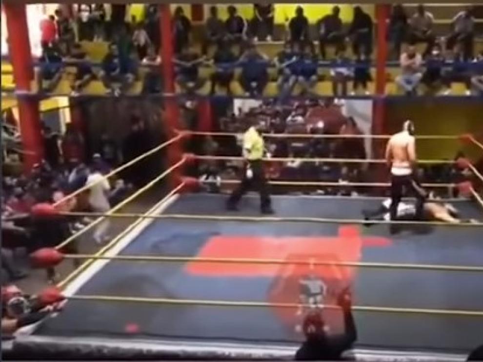 El luchador conocido como Príncipe Aéreo se desvaneció en el ring