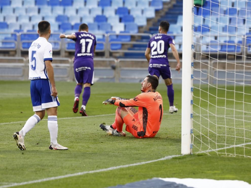 Imagen del partido entre el Real Zaragoza y el Málaga en La Romareda.