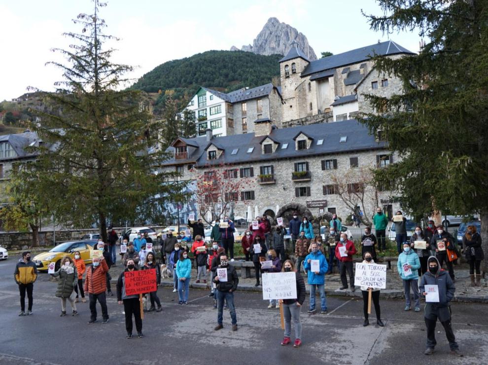 Concentración de hosteleros del valle de Tena en Sallent de Gállego
