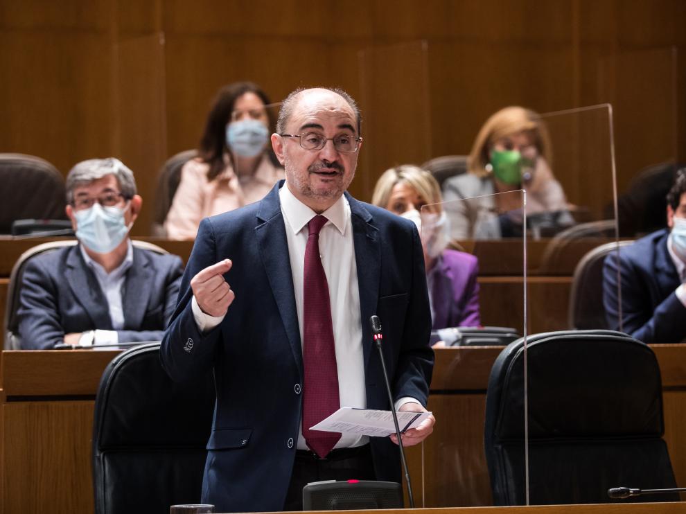 El presidente aragonés, Javier Lambán, en la sesión de control de las Cortes, este viernes.