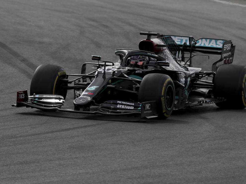 Hamilton durante la carrera en el Algarve.