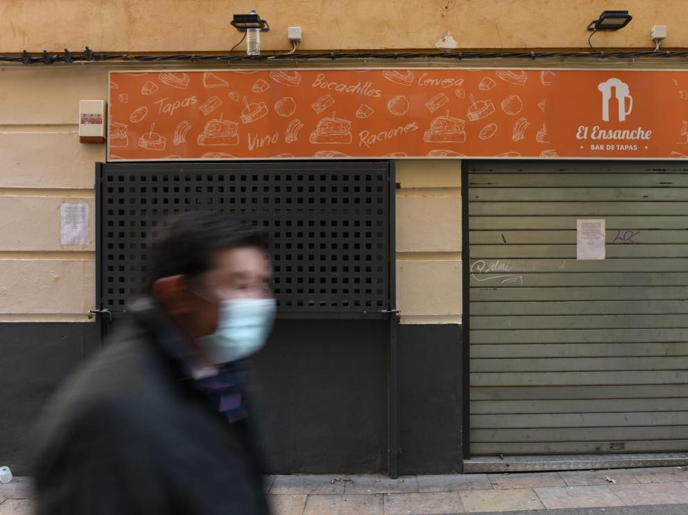 Bares y terrazas de Zaragoza en el primer día de la entrada del nivel de alerta 3 en Aragón