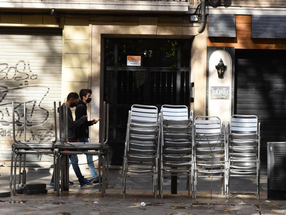 Bares y terrazas de Zaragoza en el primer día de la entrada del nivel de alerta 3 en Aragón