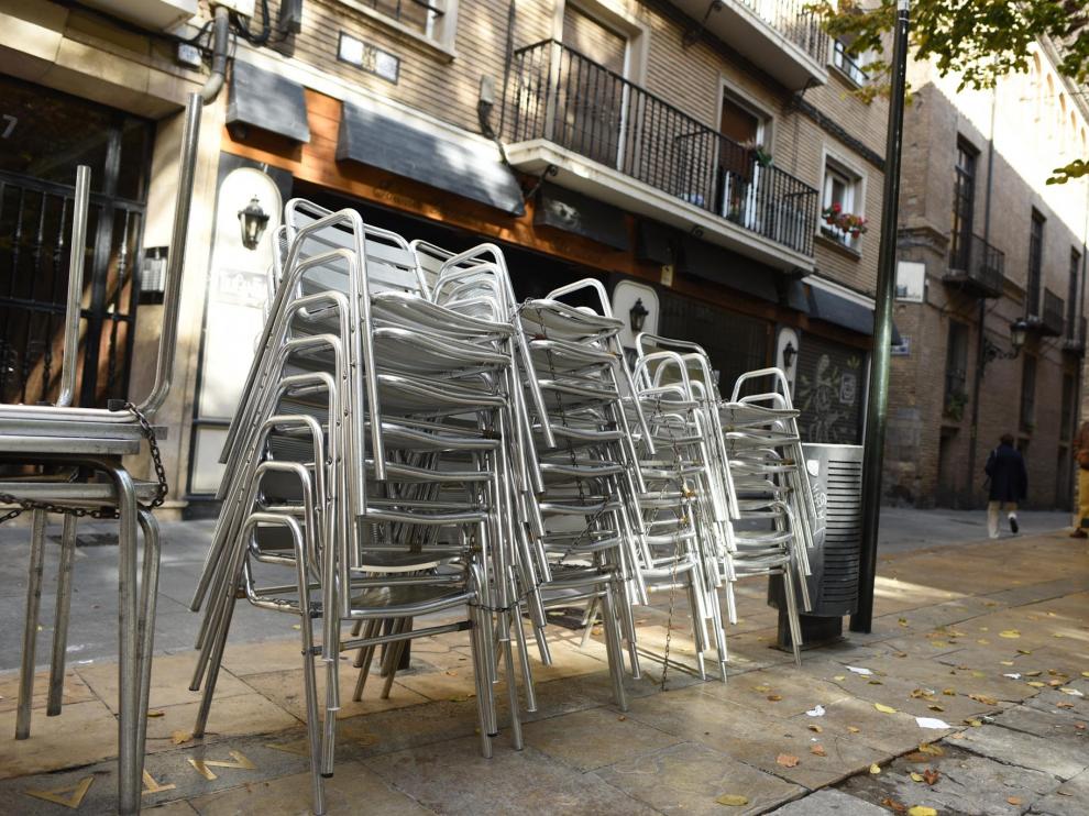 Bares y terrazas de Zaragoza en el primer día de la entrada del nivel de alerta 3 en Aragón