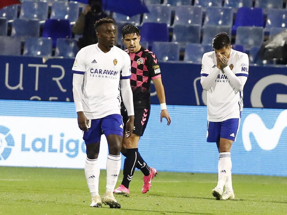 Narváez y Nick, en un pasaje del partido ante el Sabadell este domingo.