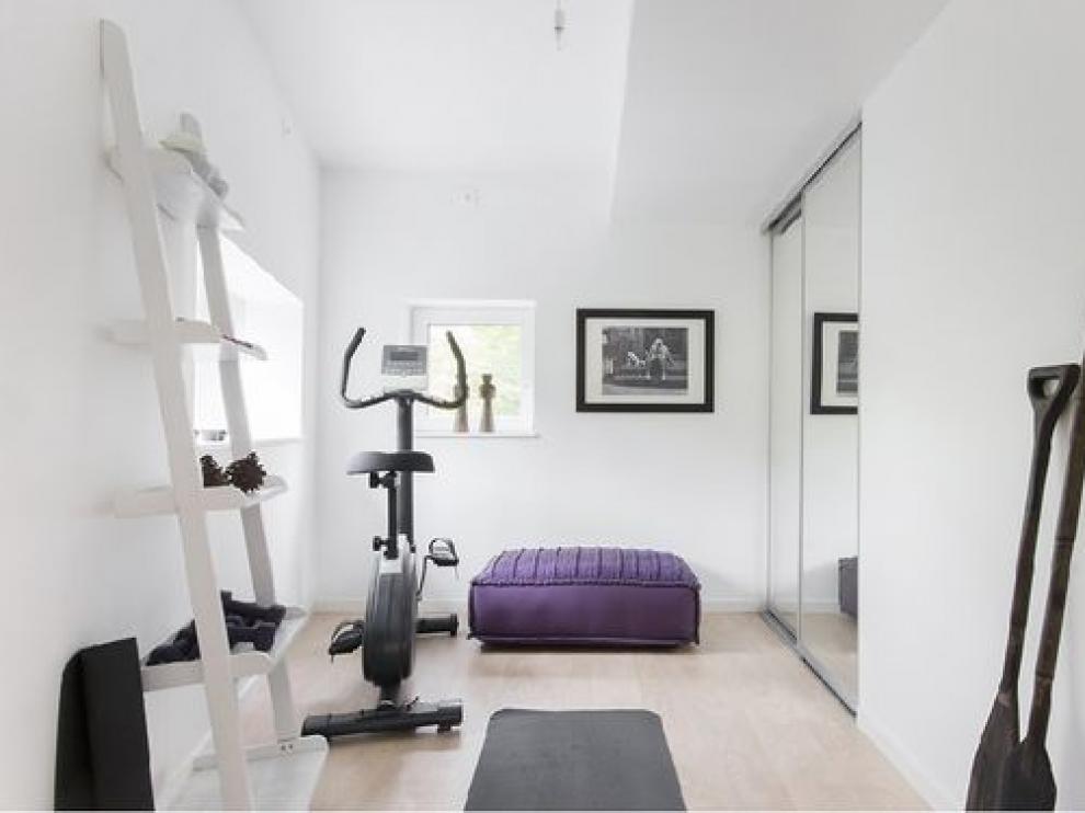 Crear un espacio adecuado puede motivar a la hora de entrenar en casa.