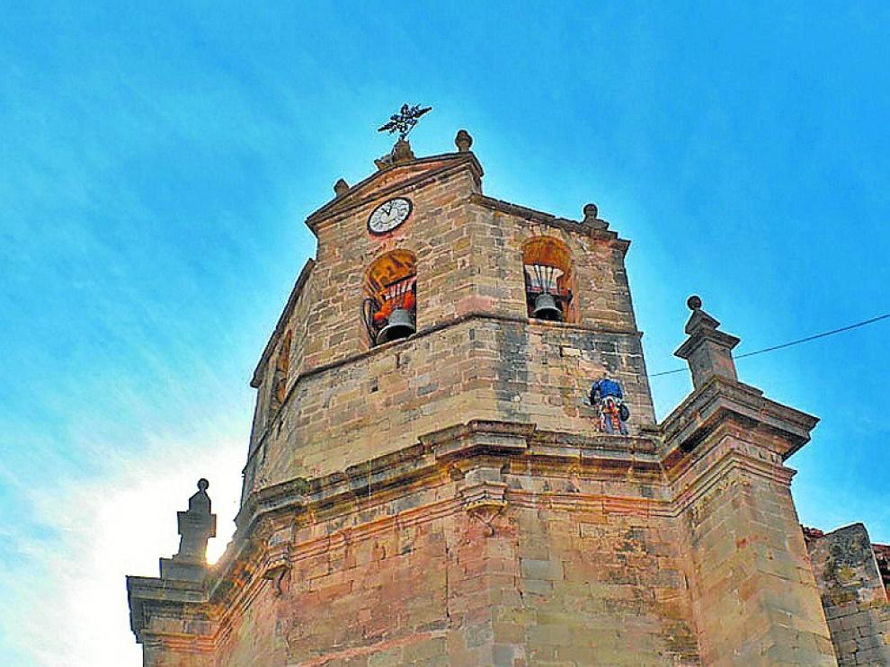 Aitor Rodríguez en lo alto de la iglesia