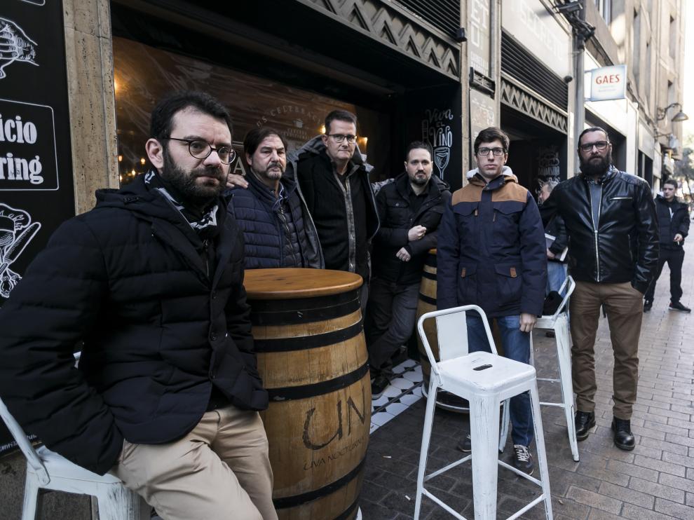 Jesús Boillos, primero por la izquierda, junto a representantes de otras asociaciones hosteleras de Zaragoza