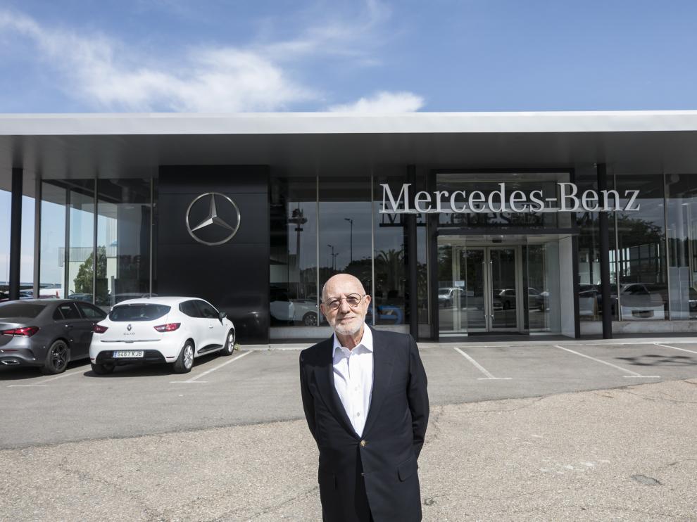 Juan Calvo, presidente de Ágreda Automóvil, en su concesionario Mercedes-Benz de Zaragoza.