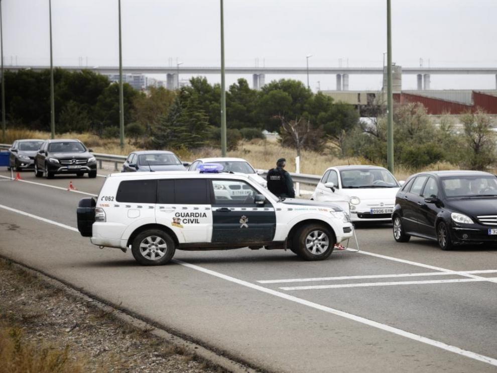 Controles en los accesos a Zaragoza por el confinamiento perimetral.