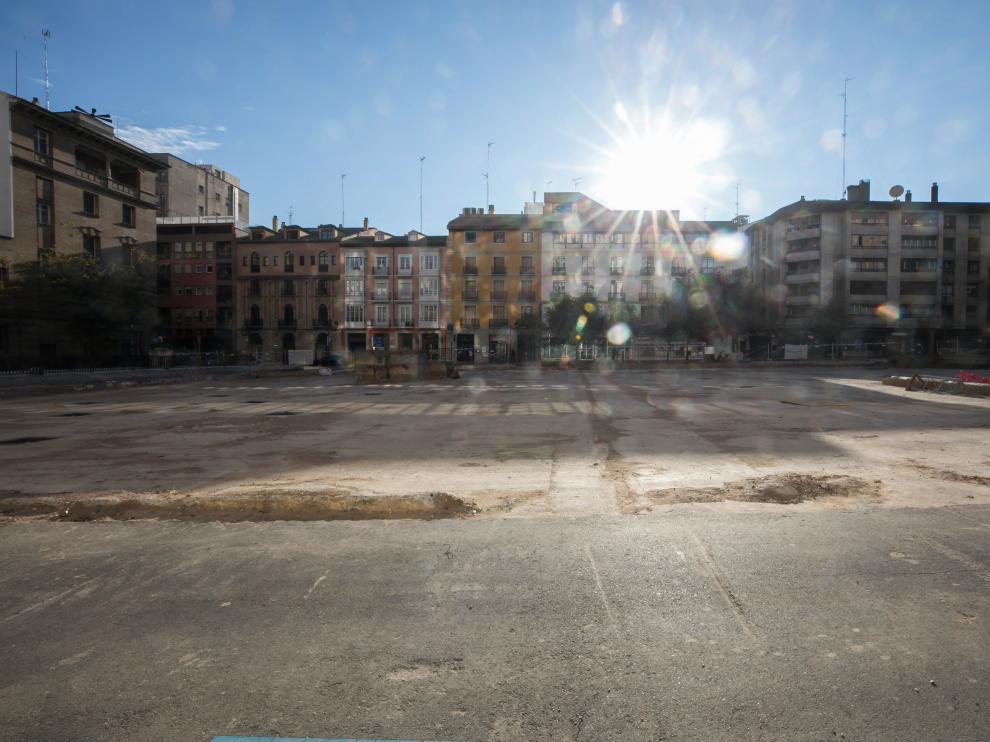 El sol ha dominado la jornada de este lunes en Zaragoza, como se ve en la plaza de Salamero.