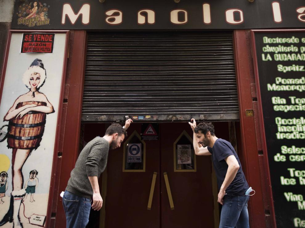 Daniel Hervías y Eduardo Meneses, en el Manolo La Nuit, que sobrevive a pesar de la crisis