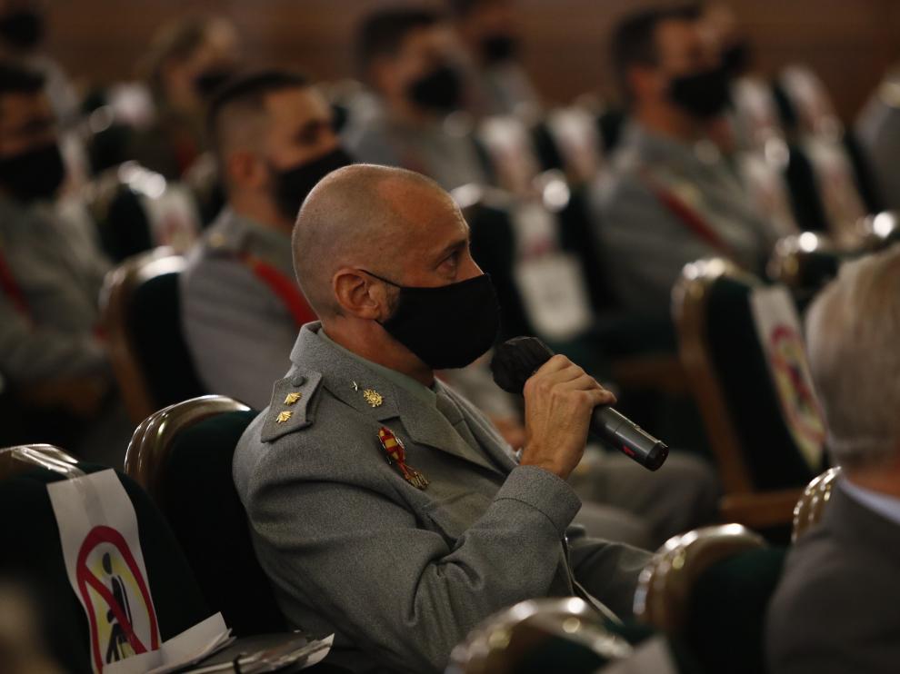 La ministra de Defensa, con los alumnos de la AGM por videoconferencia