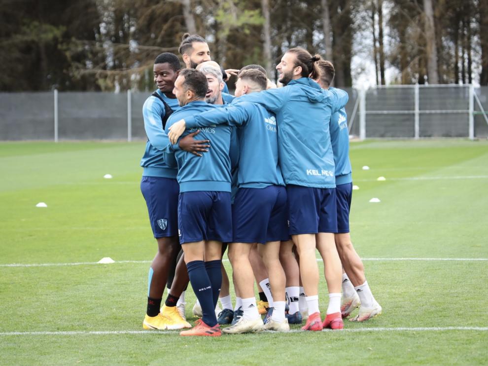 Momento distendido durante el entrenamiento del viernes.