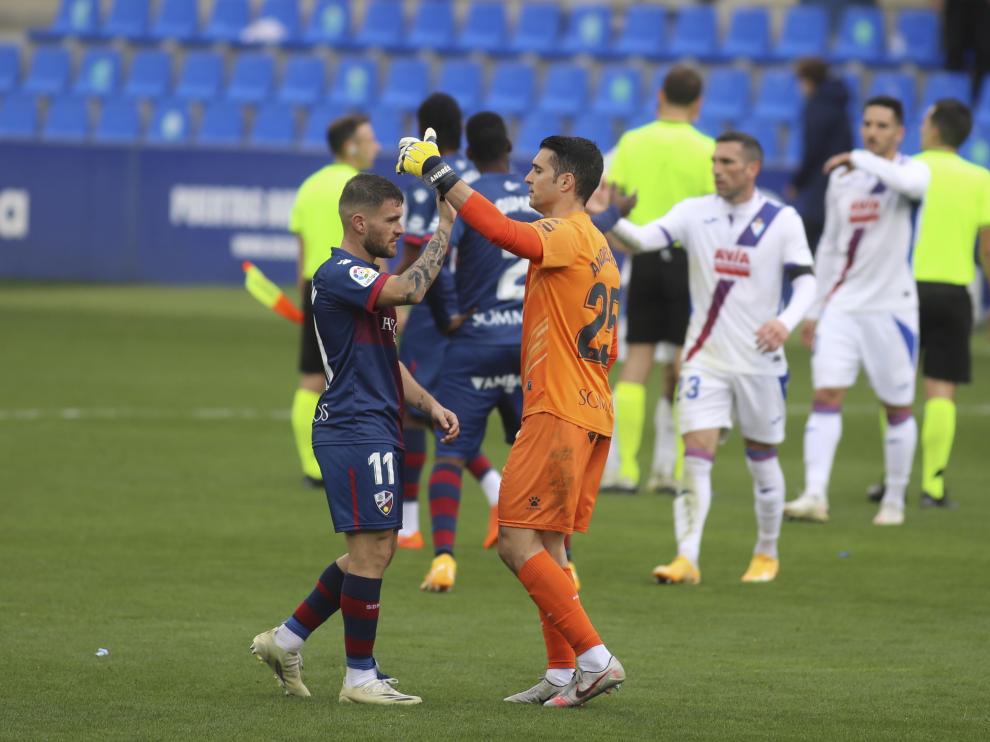 Galán y Andrés chocan sus manos tras el empate con el Eibar.