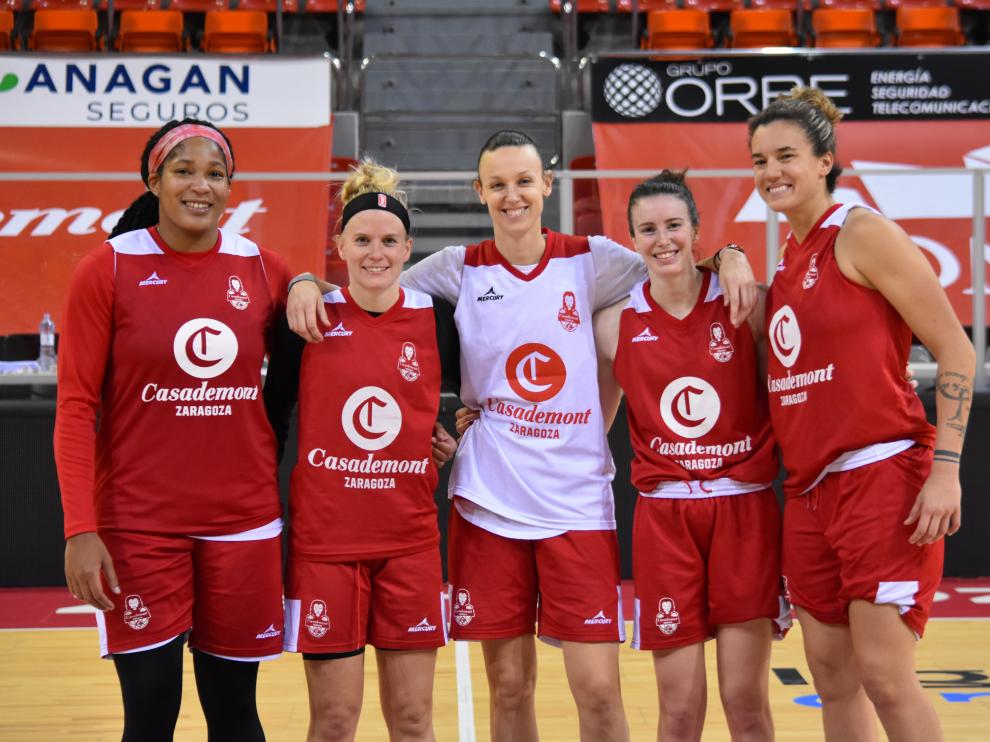 Las internacionales Markeisha Gatling, Julie Vanloo, Chantelle Handy, Aina Ayuso y Laura Nicholls.
