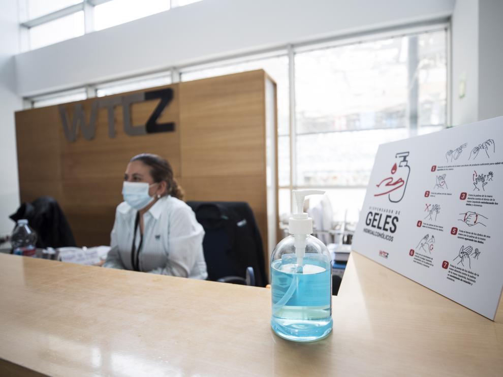 Medidas de seguridad en un edificio de oficinas de Zaragoza.