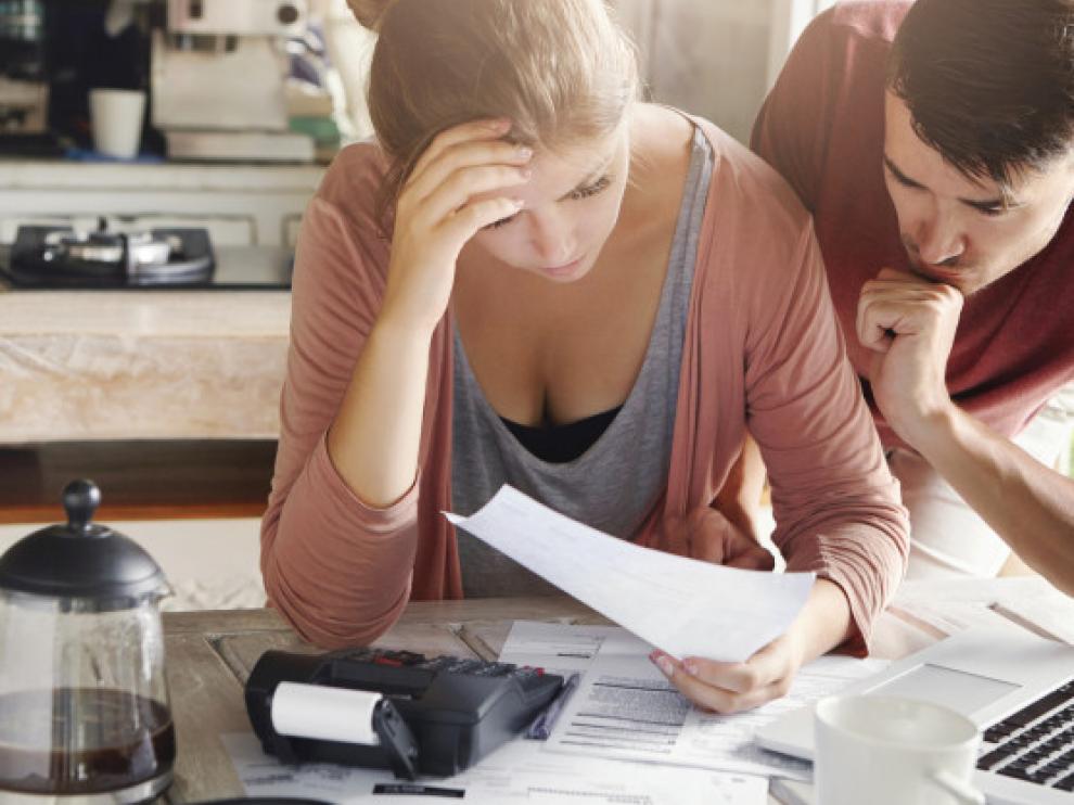 Los hogares españoles situaron en 2019 su tasa de ahorro en el 7,4% de su renta disponible.