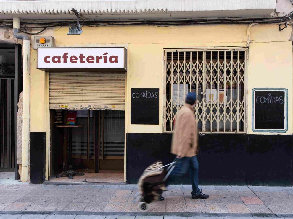 Bares cerrados por las restricciones derivadas del coronavirus en Zaragoza.
