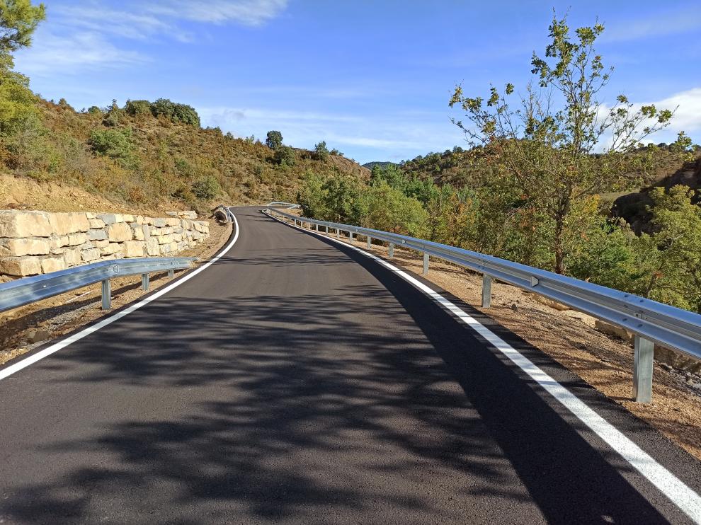 Estado en el que ha quedado la carretera entre Bernués y Javierrelatre.