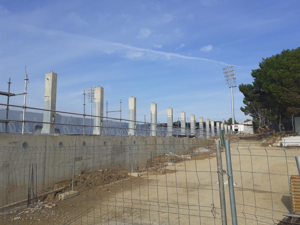 Aspecto exterior de las obras de la nueva tribuna de General de El Alcoraz.