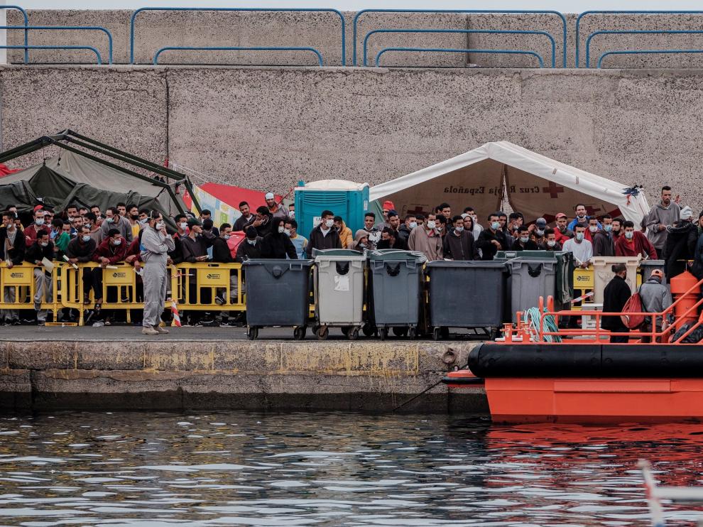 Rescatan 14 pateras con 320 personas en aguas próximas a Canarias.