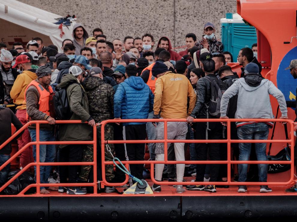 Rescatan 14 pateras con 320 personas en aguas próximas a Canarias.