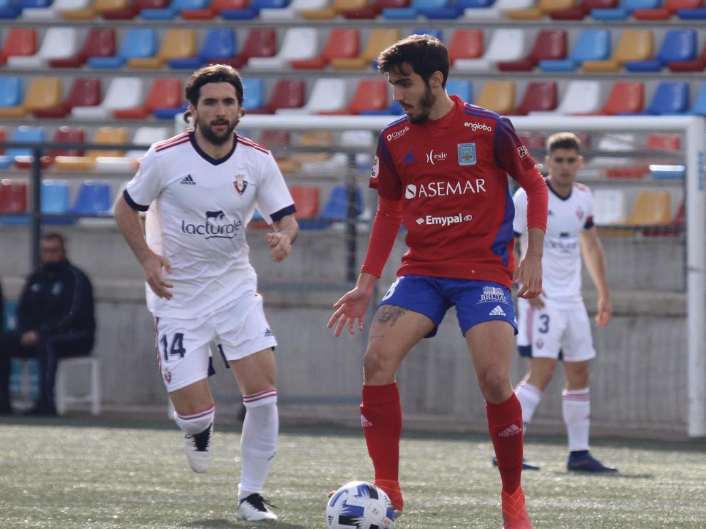 Imagen de un lance del partido entre el Tarazona y el Osasuna.