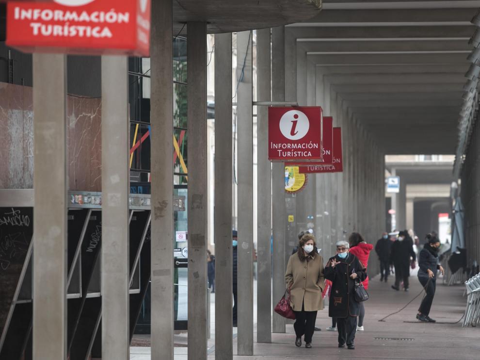 Los exteriores de la oficina de Turismo de la plaza del Pilar, ayer