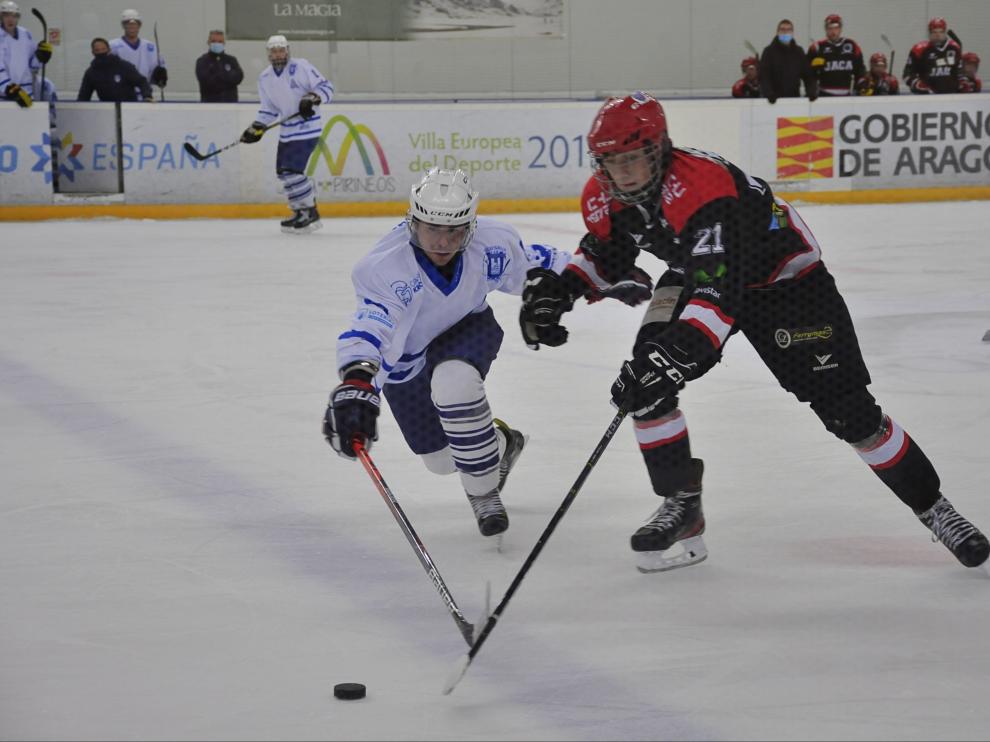 Una imagen del partido disputado por el Club Hielo Jaca ante el Txuri Urdin.