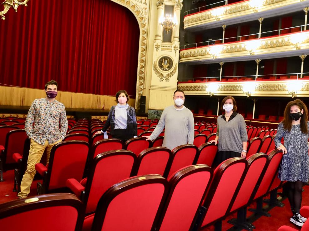 Jorge Andolz, Olga Larrubia, Javier Vázquez, Sara Fernández y Blanca Sánchez, ayer en el Principal.